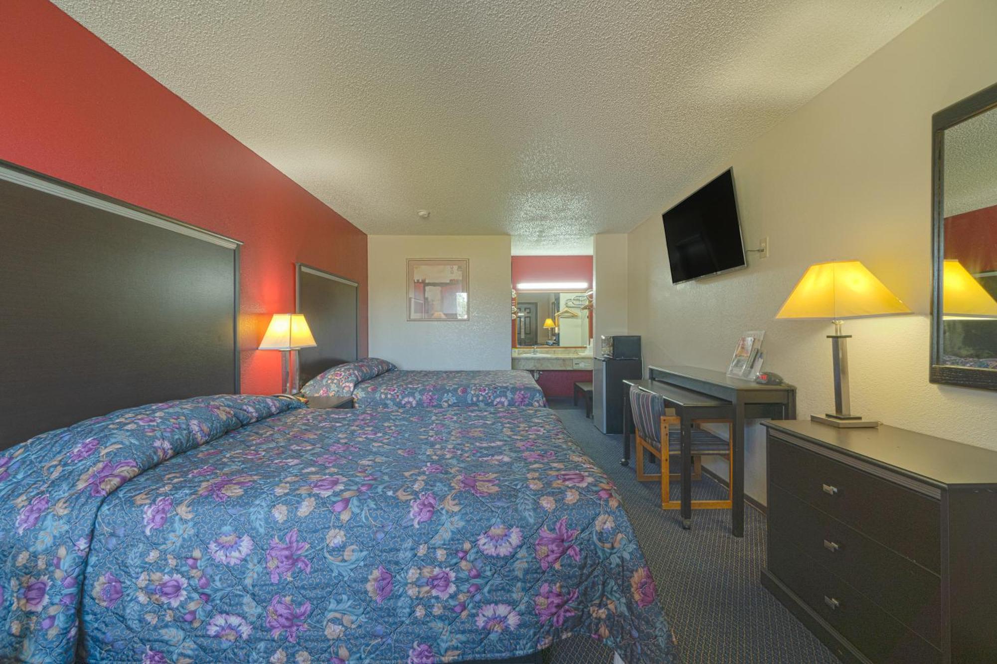 Regency Inn & Suites By Oyo Bay City Tx Exterior photo