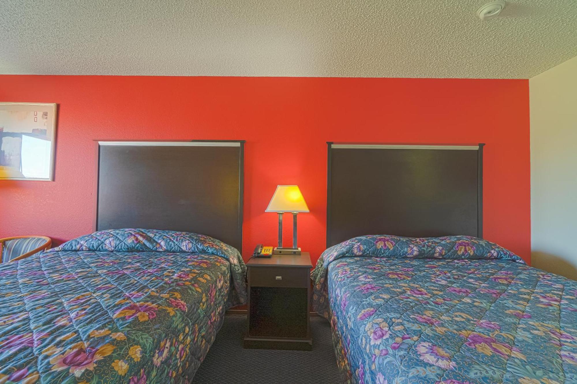 Regency Inn & Suites By Oyo Bay City Tx Exterior photo
