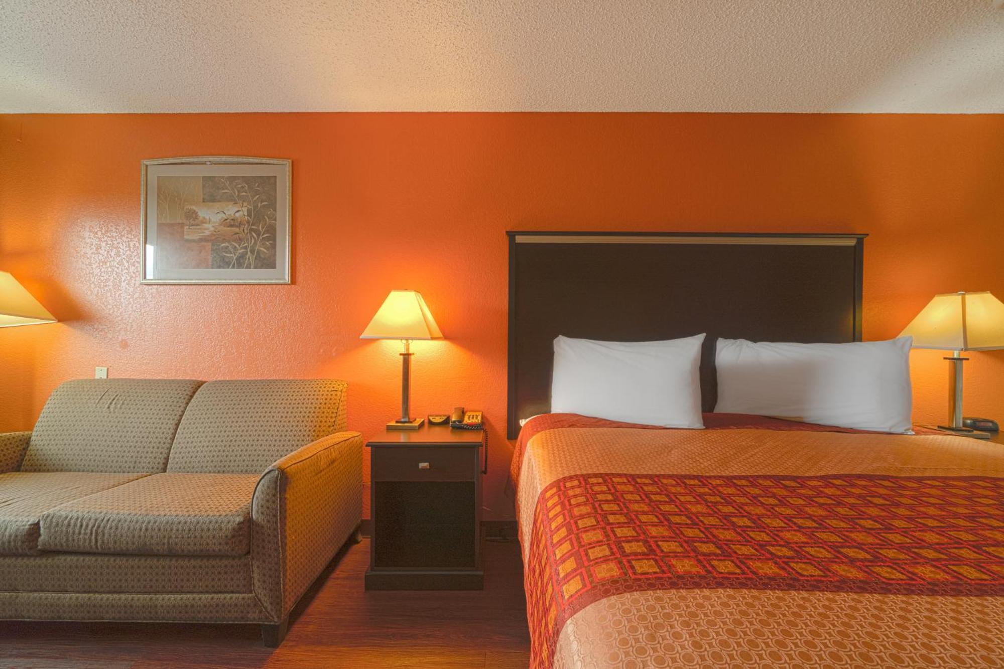 Regency Inn & Suites By Oyo Bay City Tx Exterior photo