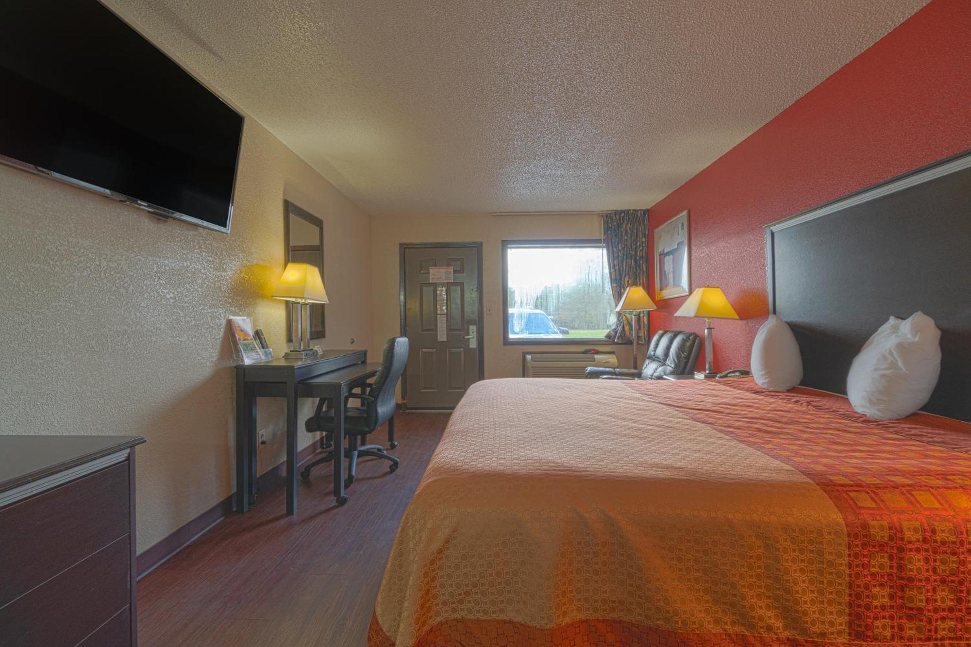 Regency Inn & Suites By Oyo Bay City Tx Exterior photo