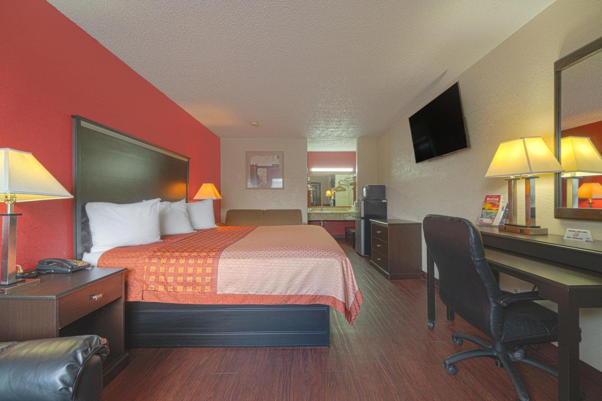 Regency Inn & Suites By Oyo Bay City Tx Exterior photo