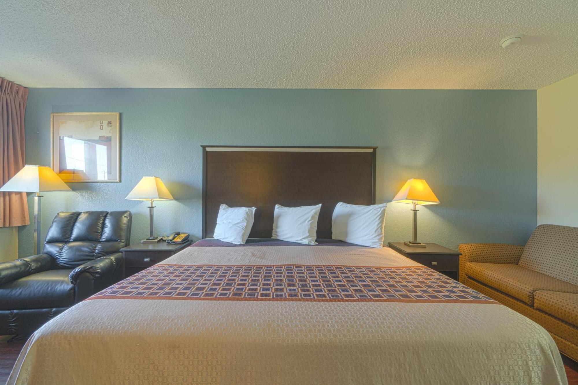 Regency Inn & Suites By Oyo Bay City Tx Exterior photo