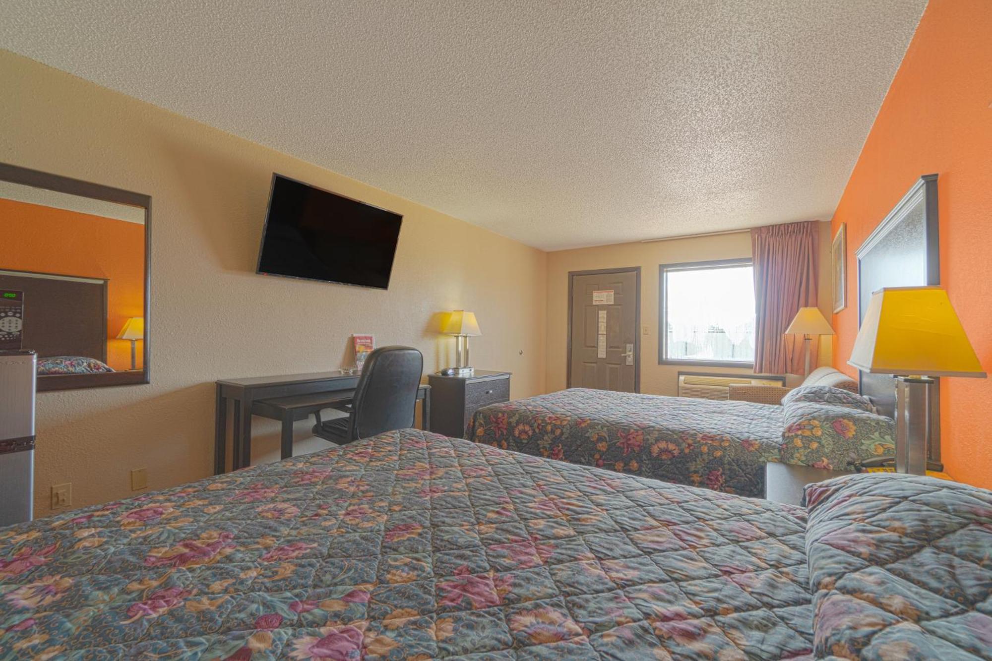 Regency Inn & Suites By Oyo Bay City Tx Exterior photo
