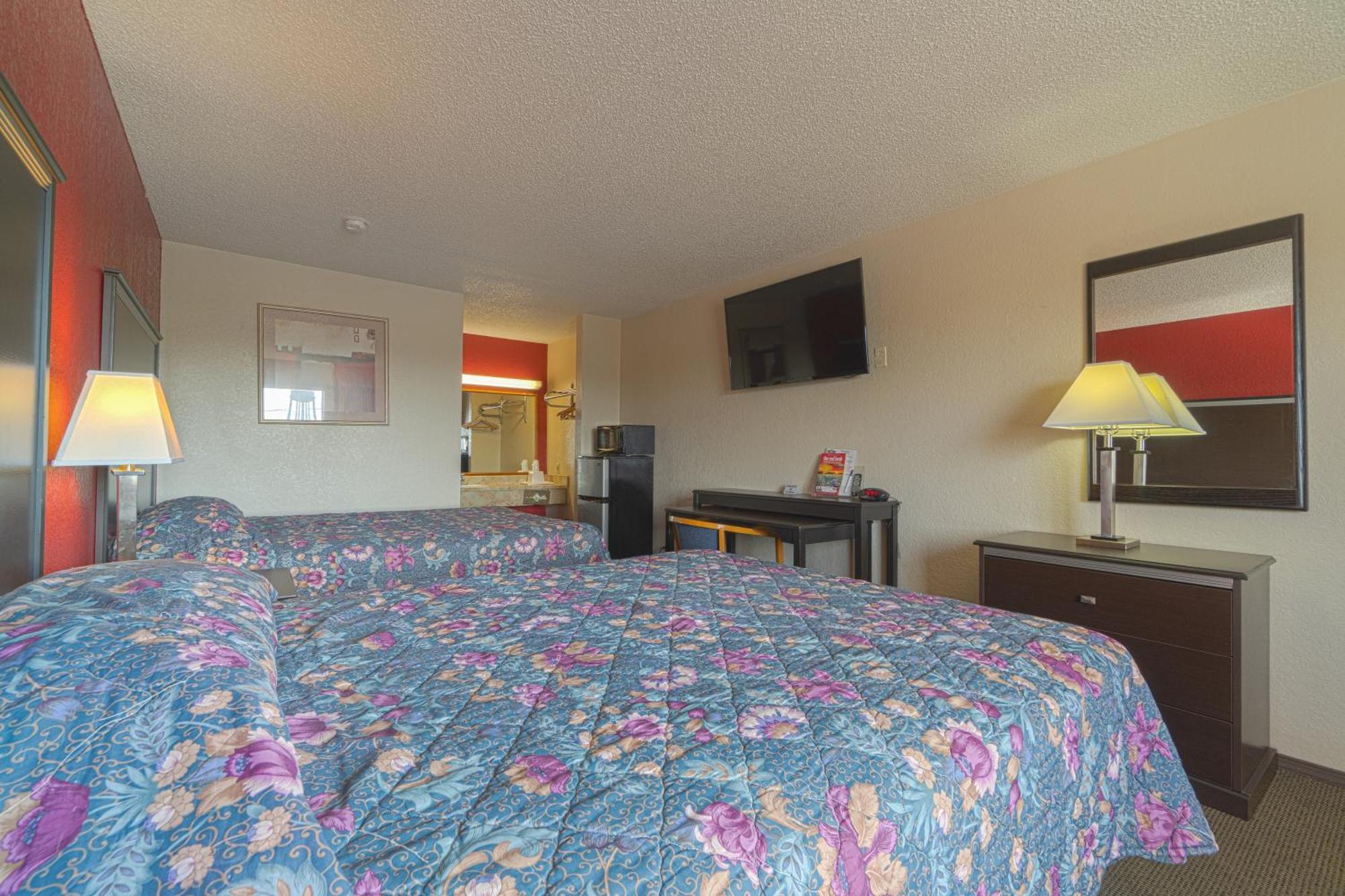 Regency Inn & Suites By Oyo Bay City Tx Exterior photo