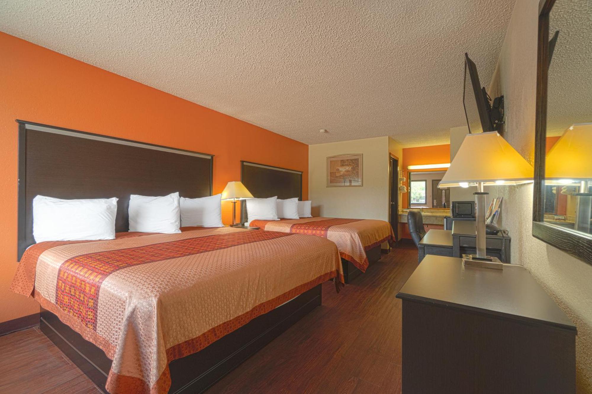 Regency Inn & Suites By Oyo Bay City Tx Exterior photo