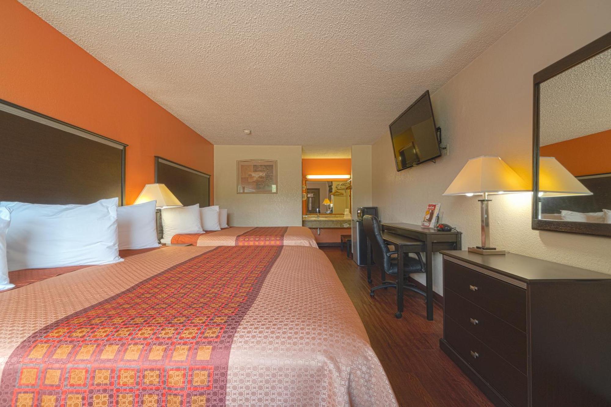 Regency Inn & Suites By Oyo Bay City Tx Exterior photo